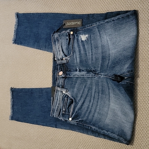 NWT BLANK NYC "Madison" Distressed High-Rise Crop Jeans Size:28 - Picture 3 of 12